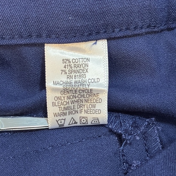 Isaac Mizrahi 24/7 Stretch Boot Cut Flat Front Navy Blue Pants Women’s 10 P NWOT - Picture 6 of 7